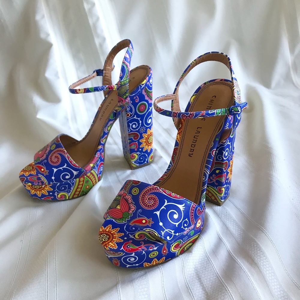 Chinese Laundry Pumps in Indigo/Multi Size 8.5